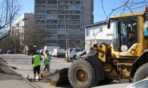 В уборке Кировского районе ГУДП «Путь» помогают воспитанники общественной организации «Новое поколение»