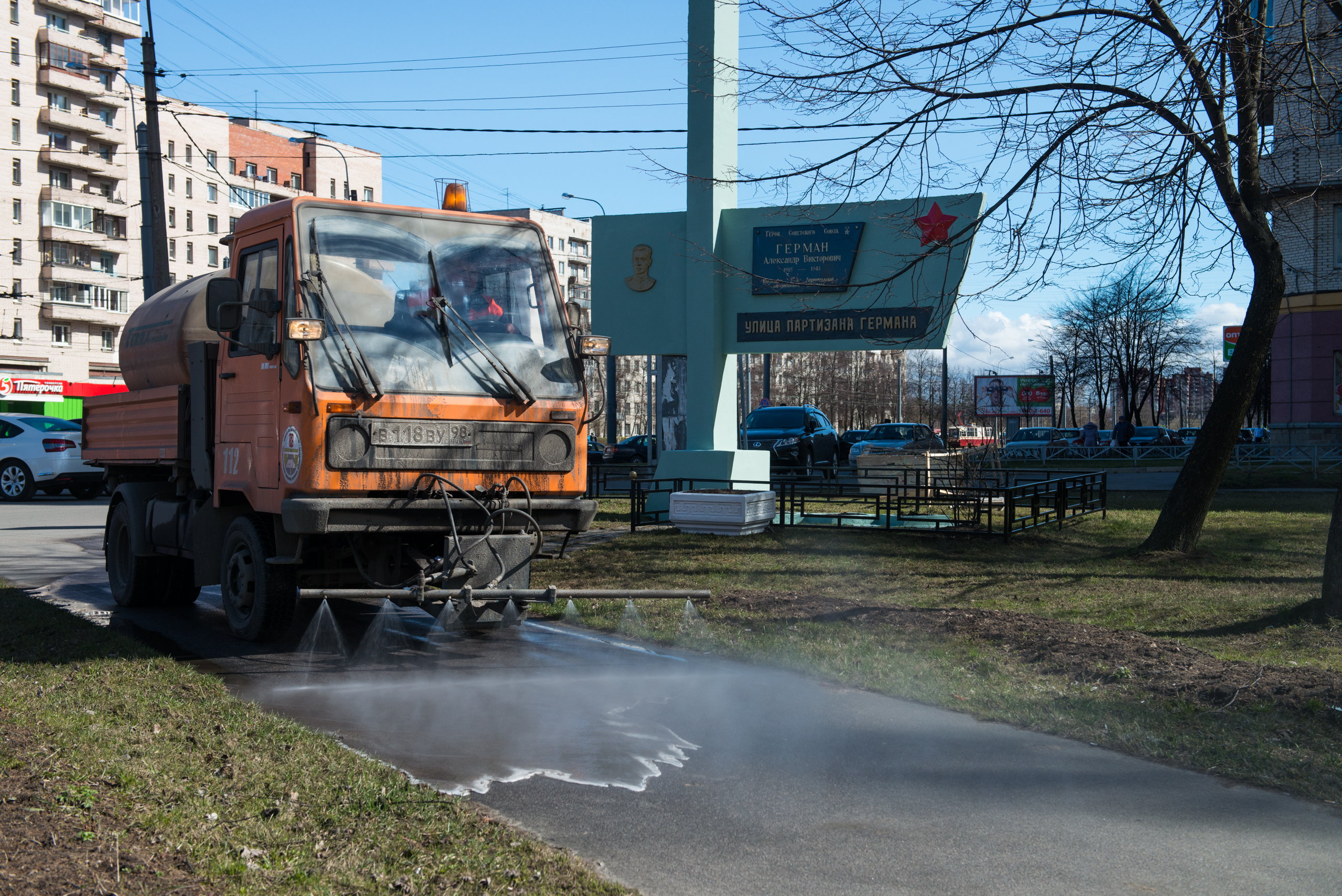 Уборка на улице Партизана А.В. Германа