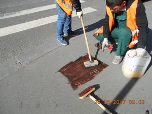Очистка тротуаров от рекламы 011